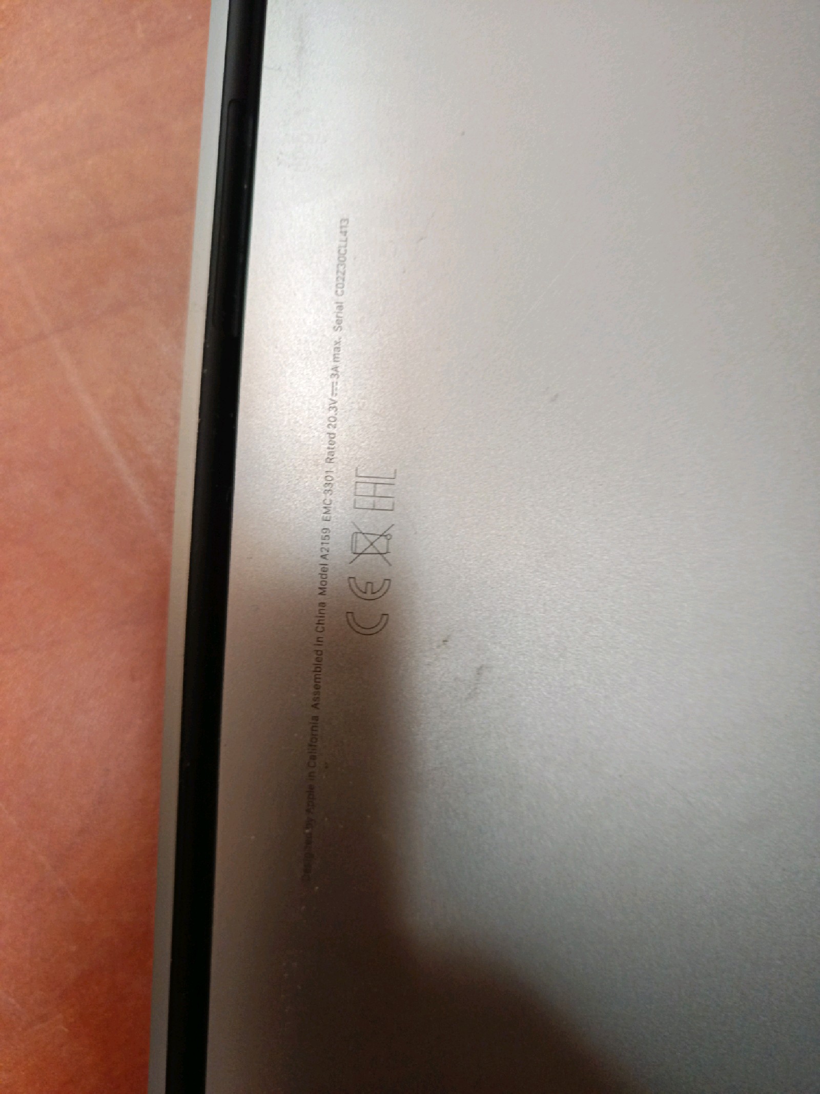 Apple MacBook Pro 13,3 pouces Touch Bar A2159 (EMC 3301) — photo 2