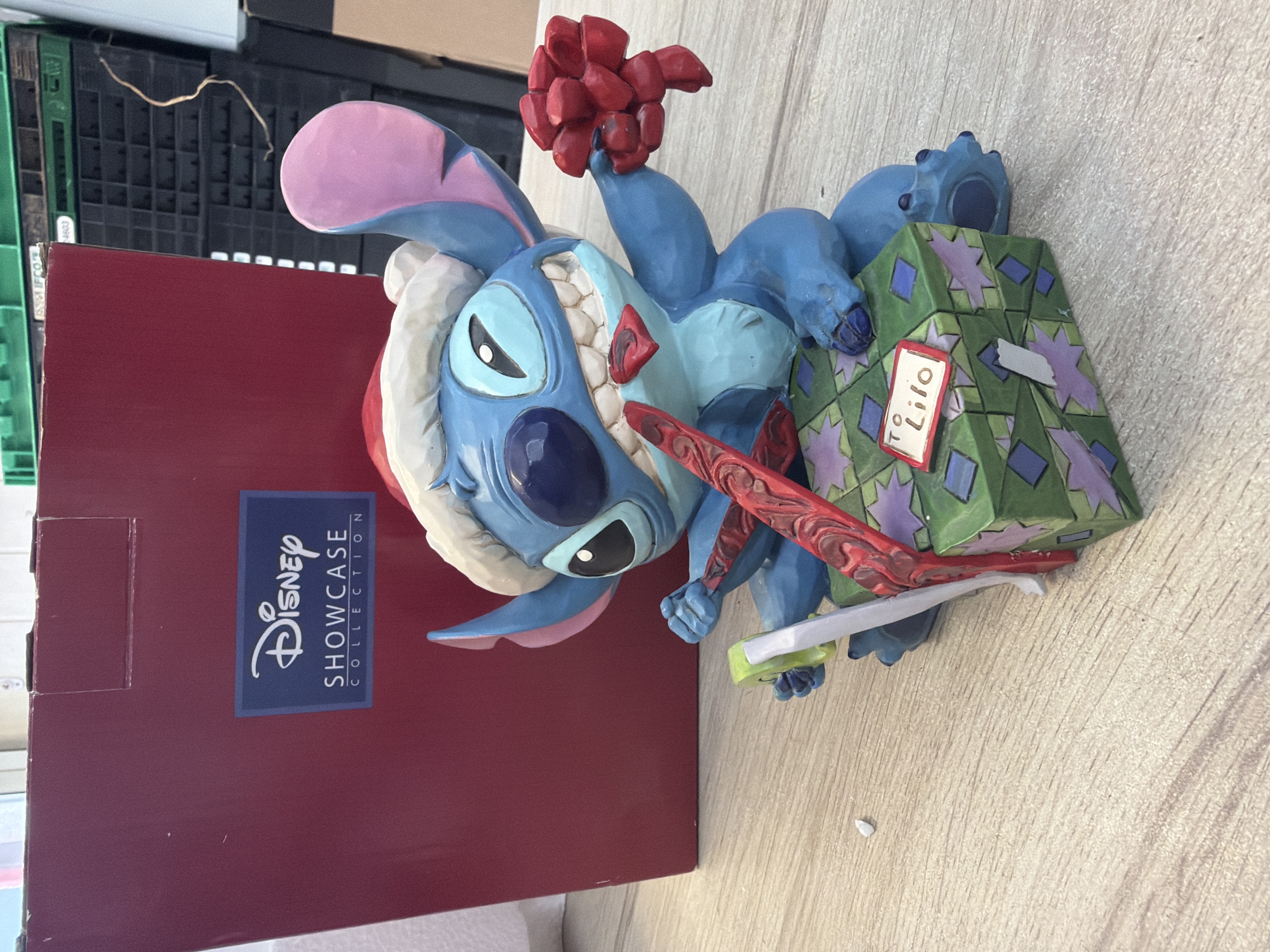 Figurine Enesco Disney Traditions Stitch Bad Wrap Noël