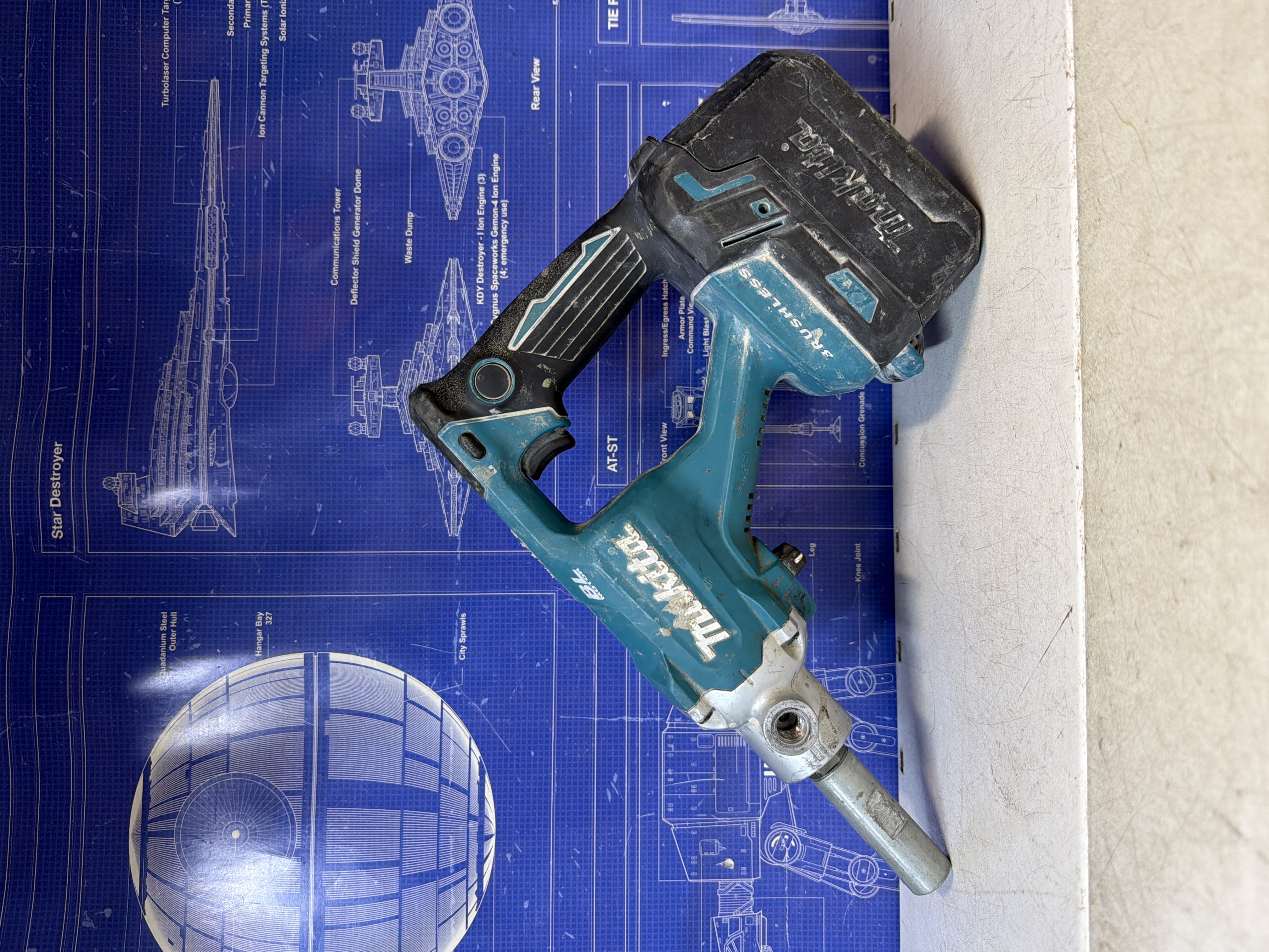 Makita DUT130 malaxeur sans fil 18V brushless