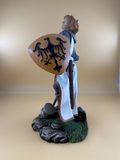 Figurine chevalier croisé médiéval en résine peinte à la main avec socle — photo 2