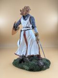 Figurine chevalier croisé médiéval en résine peinte à la main avec socle — photo 3