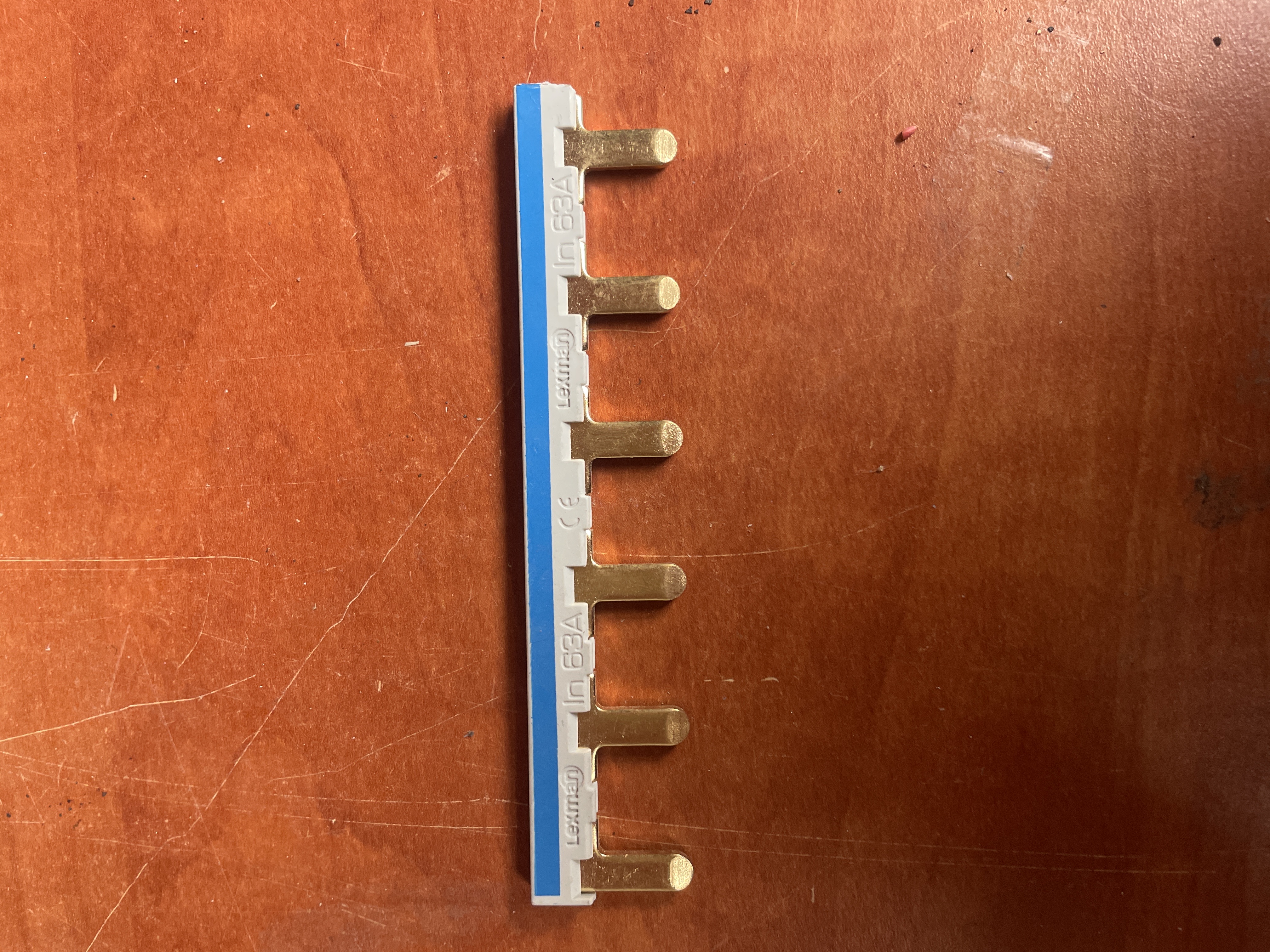 Peigne d'alimentation électrique Lexman 63A