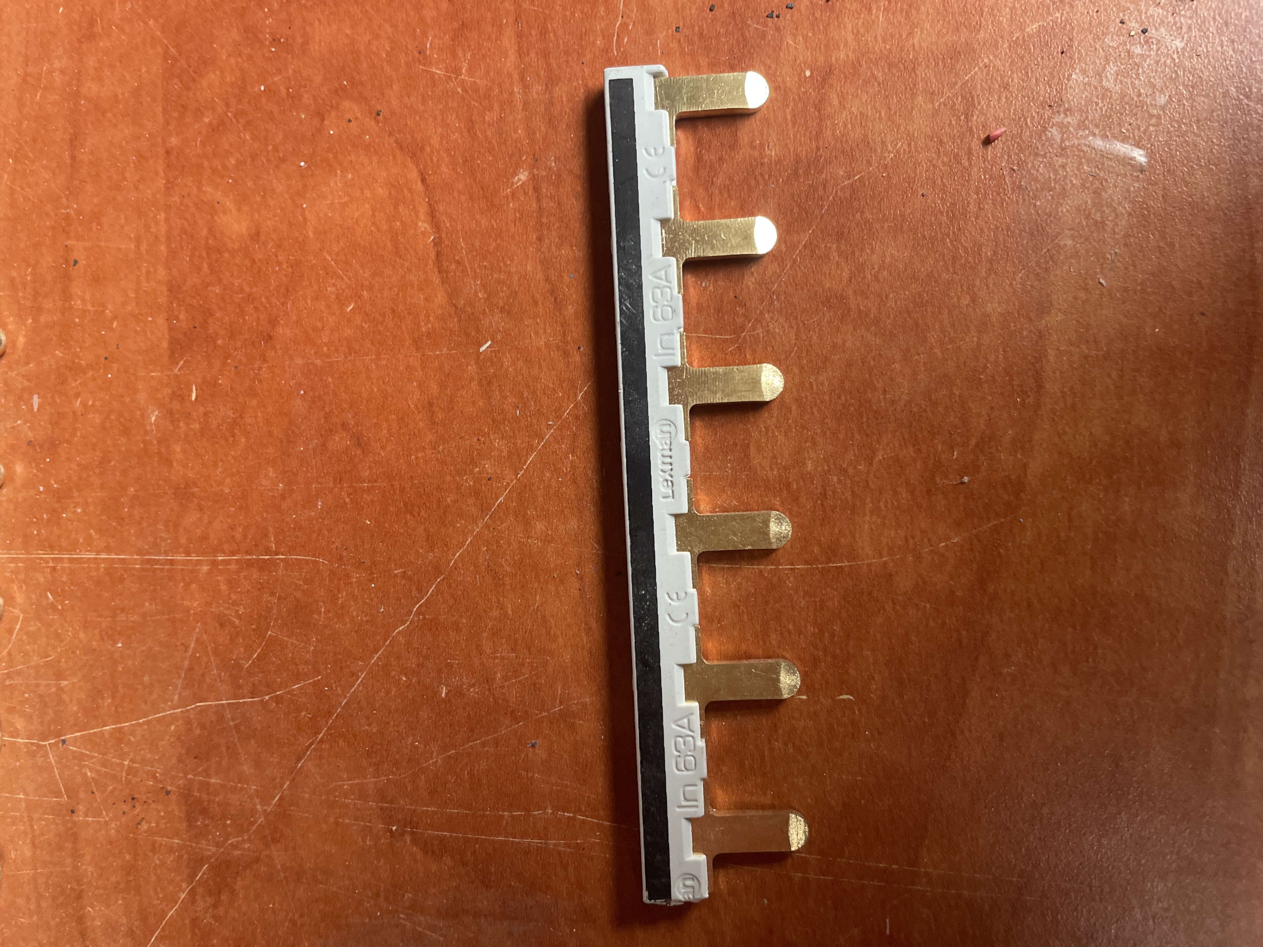 Peigne d'alimentation électrique Lexman 63A — photo 2