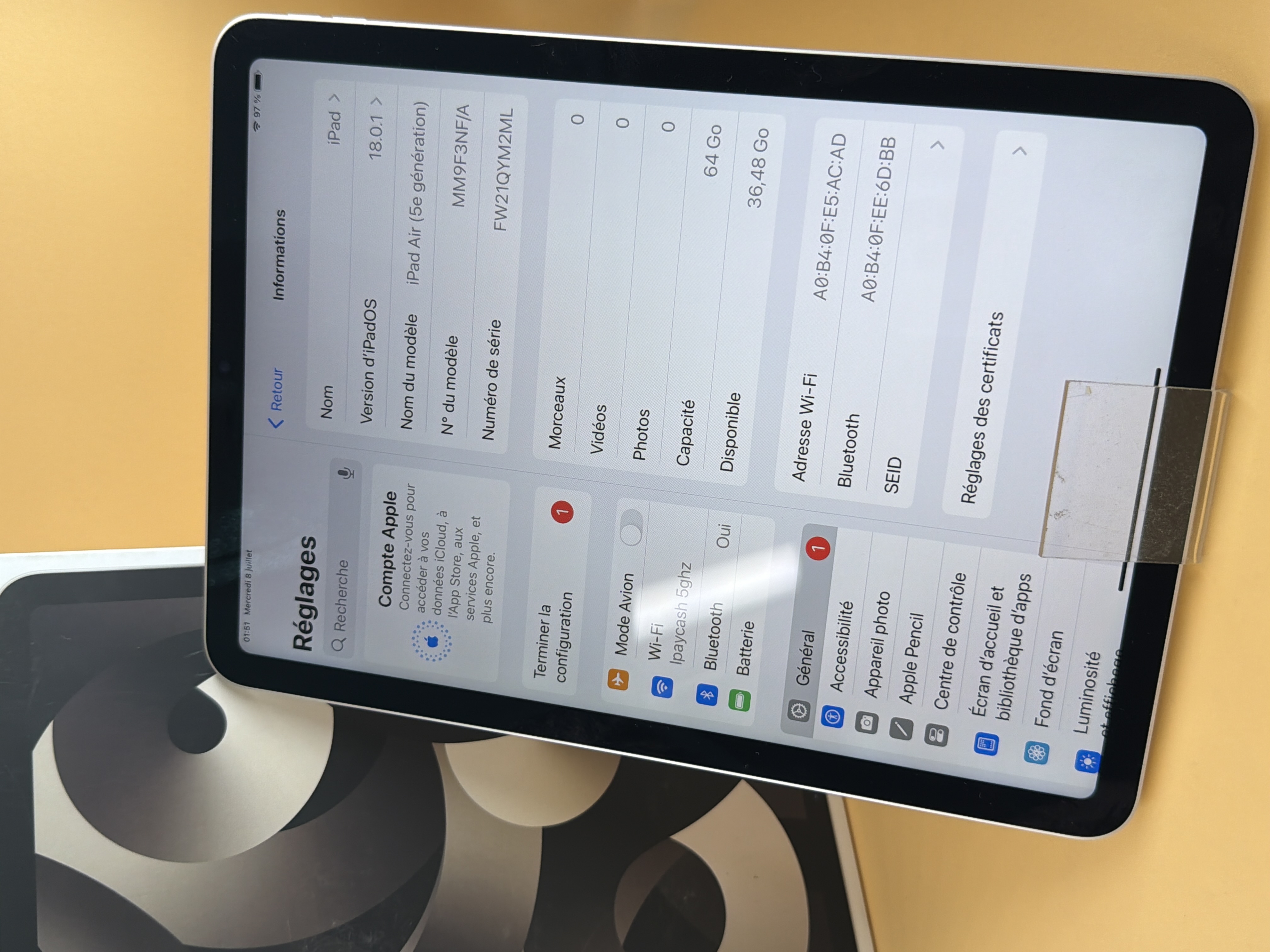 Apple iPad Air 5 64 Go Wi‑Fi lumière stellaire 10,9 pouces — photo 2