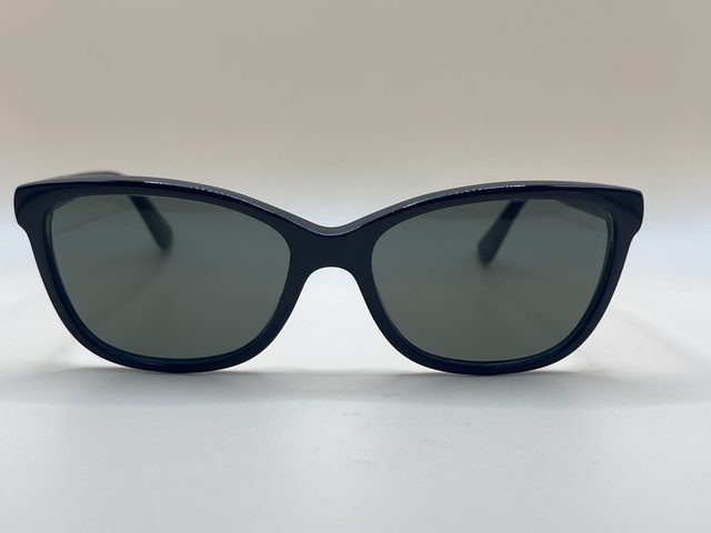 Lunettes de soleil œil-de-chat à monture foncée